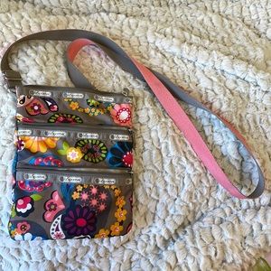 LeSportsac crossbody bag in excellent condition